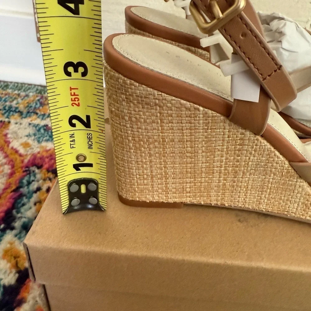 New in Box Sanctuary Tan and Cream Wedge Sandals Wink Size 9.5